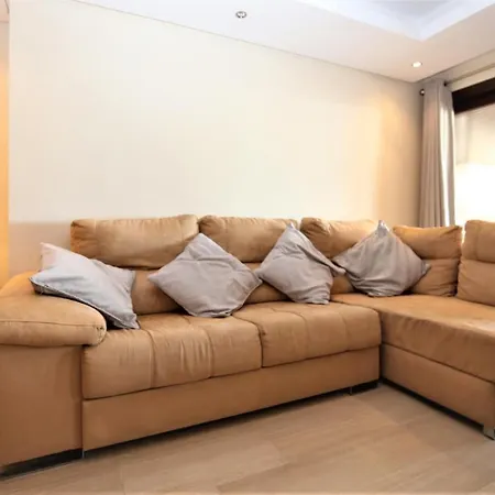 East Mia إِستيبونا