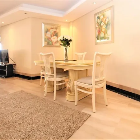 East Mia Эстепона