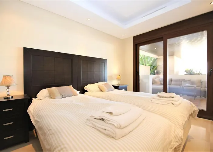 East Mia Эстепона